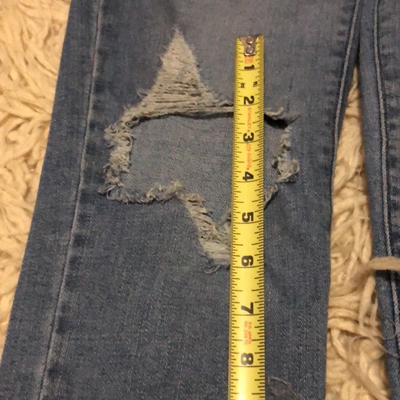 Levi’s 724 High Rise Straight Crop-Sz 28-Med Wash-Distressed Knee-Raw Edge Cuff - Picture 15 of 15